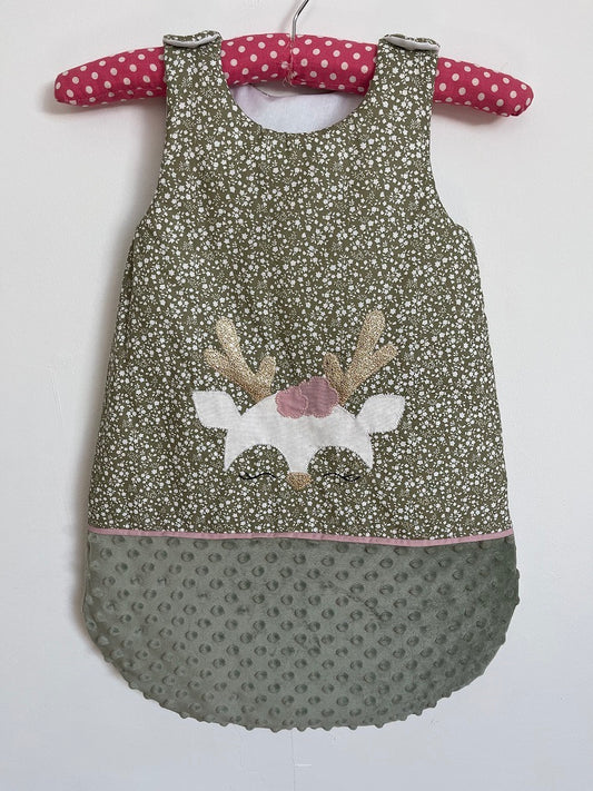 Gigoteuse 0-6M Mi saison- fait main – motif cerf - vert sauge et rose | Fabrication française