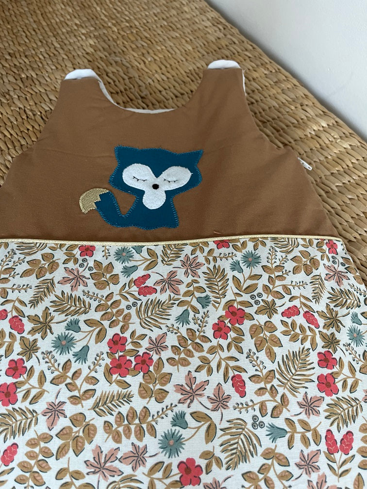 gigoteuse 0-6M bébé fait main thème renard tons noisette/bleu/corail vue détails