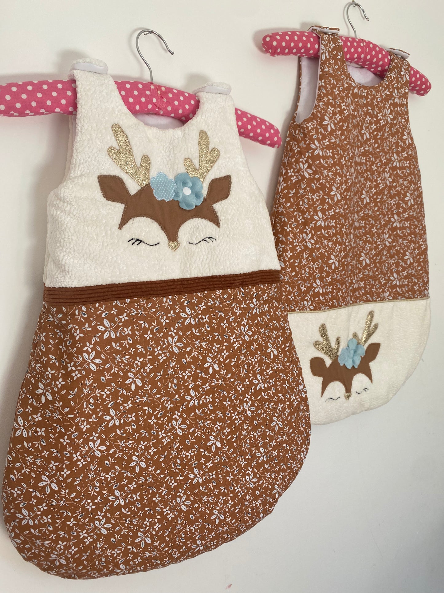 Gigoteuse Hiver 0-6M fait main – thème petit cerf | Ton noisette/liberty – fabrication française vue collection