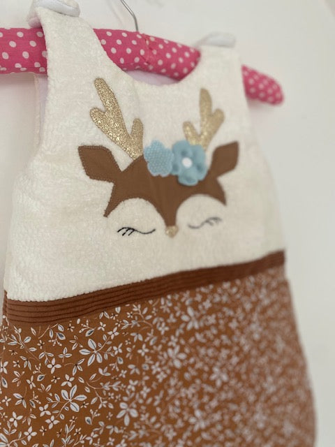 Gigoteuse Hiver 0-6M fait main – thème petit cerf | Ton noisette/liberty – fabrication française vue details