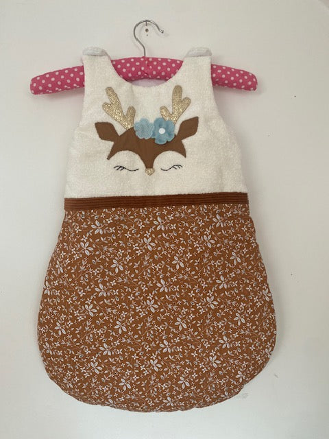 Gigoteuse Hiver 0-6M fait main – thème petit cerf | Ton noisette/liberty – fabrication française vue face