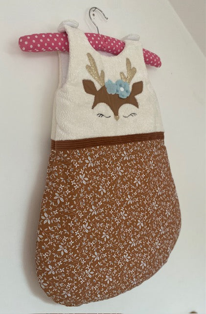 Gigoteuse Mi saison 0-6M fait main – thème petit cerf | Ton noisette/liberty – fabrication française 