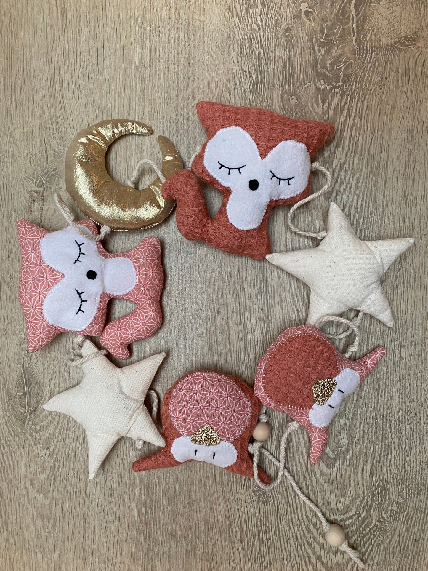 Guirlandes Hiboux/Renards - Vieux rose/Crème –  fabrication française vue dessus