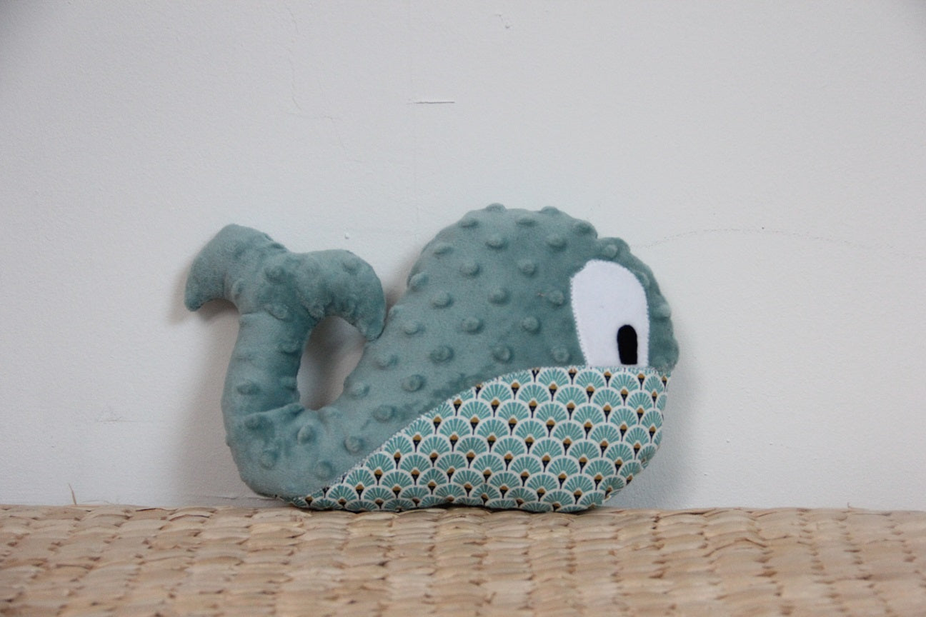 Doudou Whale - Turquoise / Fans