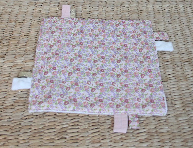 Doudou étiquettes - Collection Noeud papillon - Blanc/Liberty Rose clair