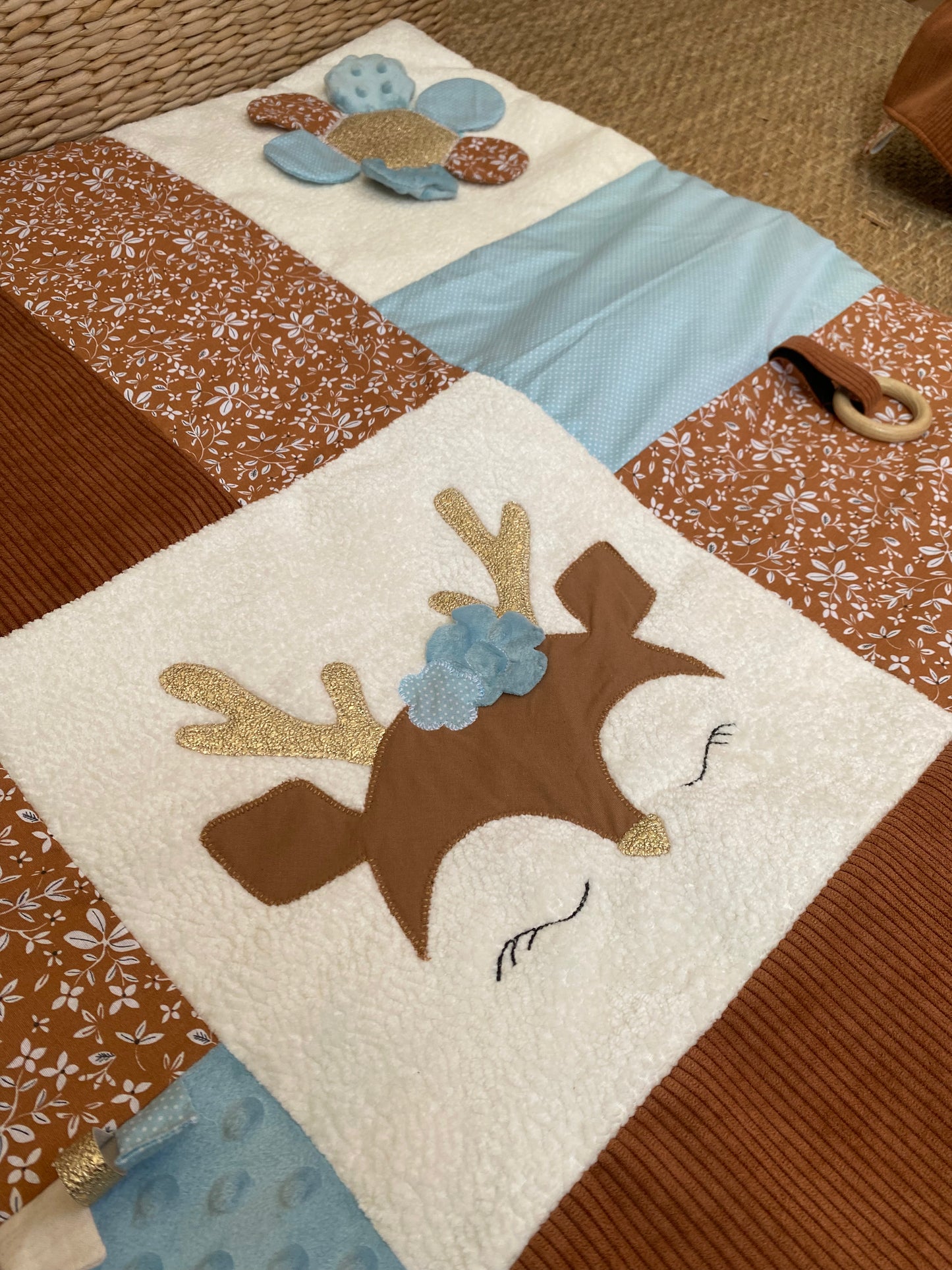 Tapis d'éveil 1 - Collection Fleurs d'Automnes - Fabrication artisanale vue détails droite