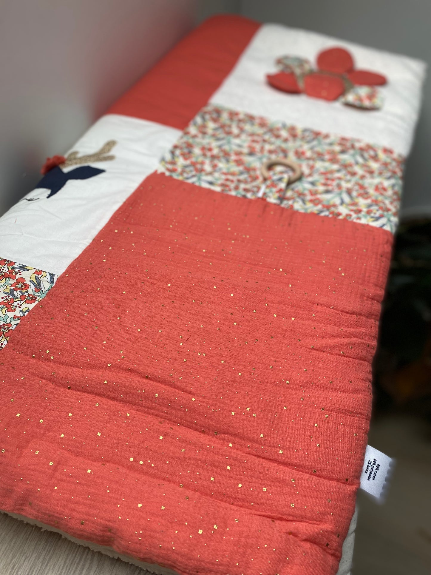 Tapis d'éveil - Collection Cerisier - Corail/Crème - Fabrication artisanale vue bas