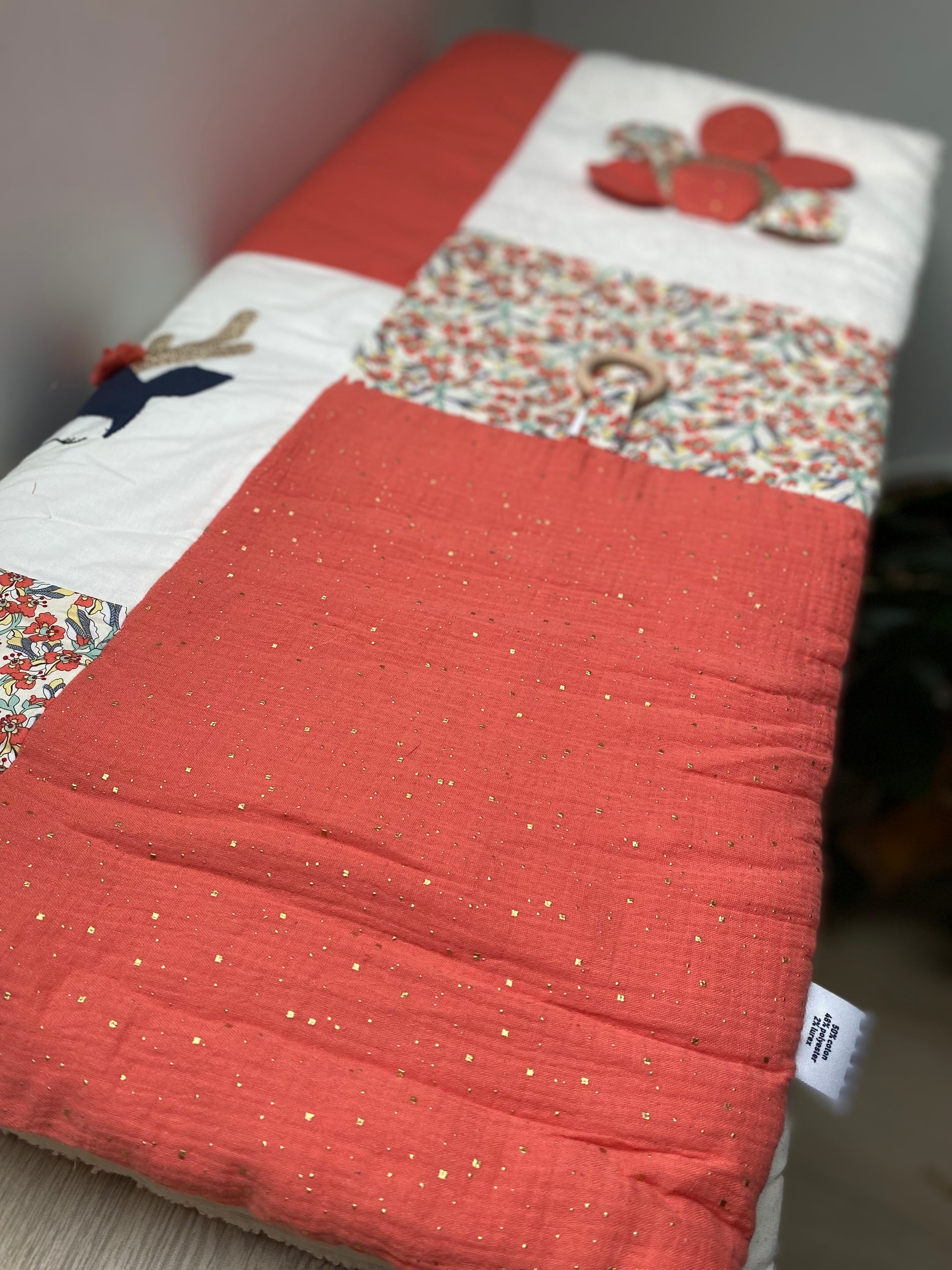 Tapis d'éveil - Collection Cerisier - Corail/Crème - Fabrication artisanale vue bas