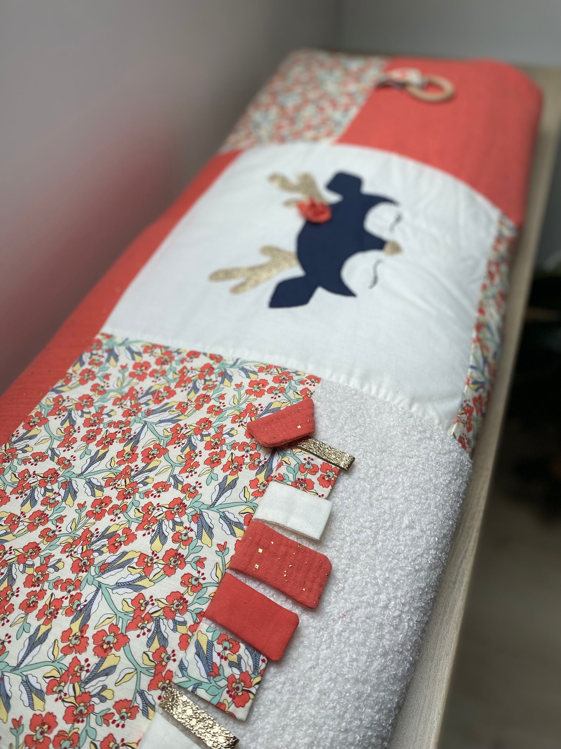 Tapis d'éveil - Collection Cerisier - Corail/Crème - Fabrication artisanale vue milieu