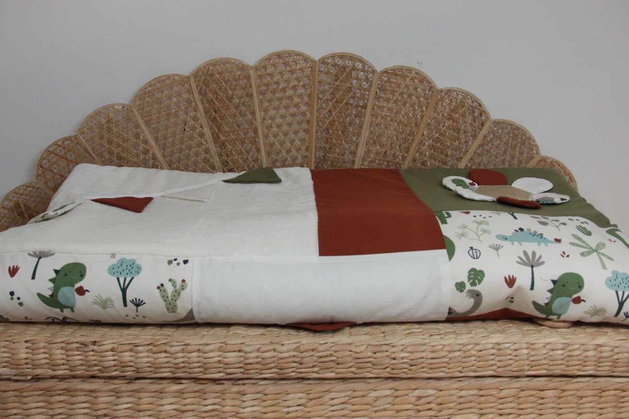 Tapis d'éveil - Collection Dino - Crème/Olive - Fabrication artisanale vue pliée