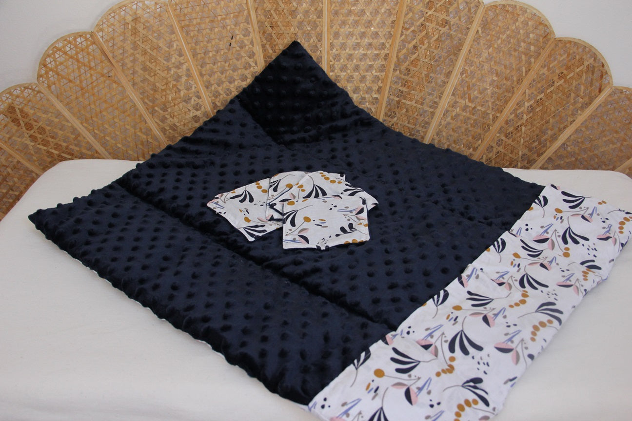 Tapis nomade - Bleu nuit/Motif fleur - Fabrication artisanale vue dépliée