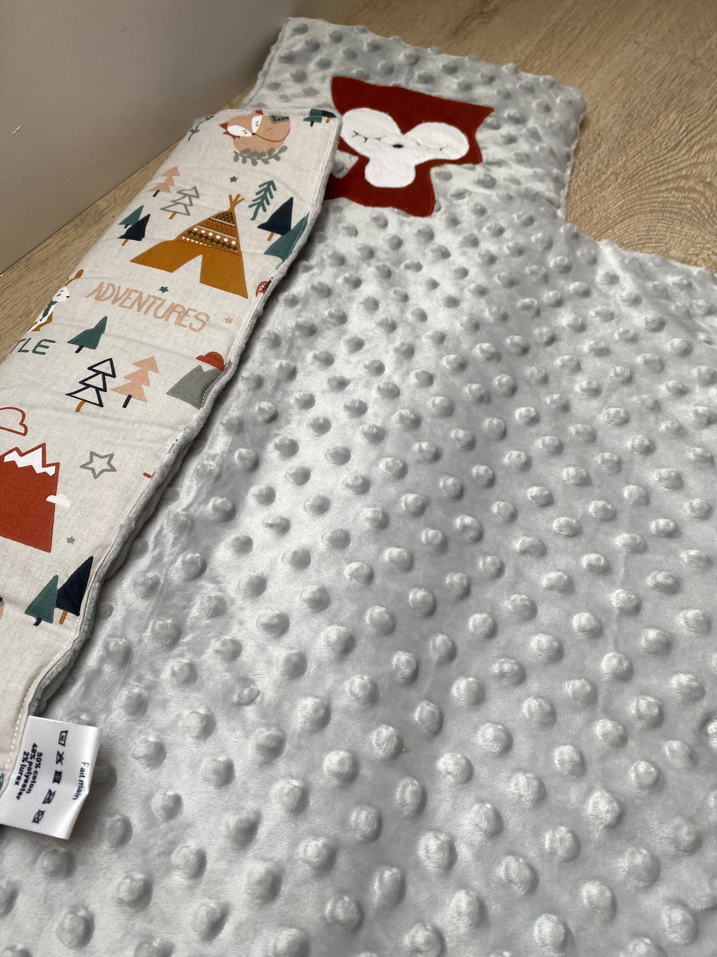 Tapis nomade Naissance Renard Gris/Multicolores - Fabrication artisanale vue dépliée2