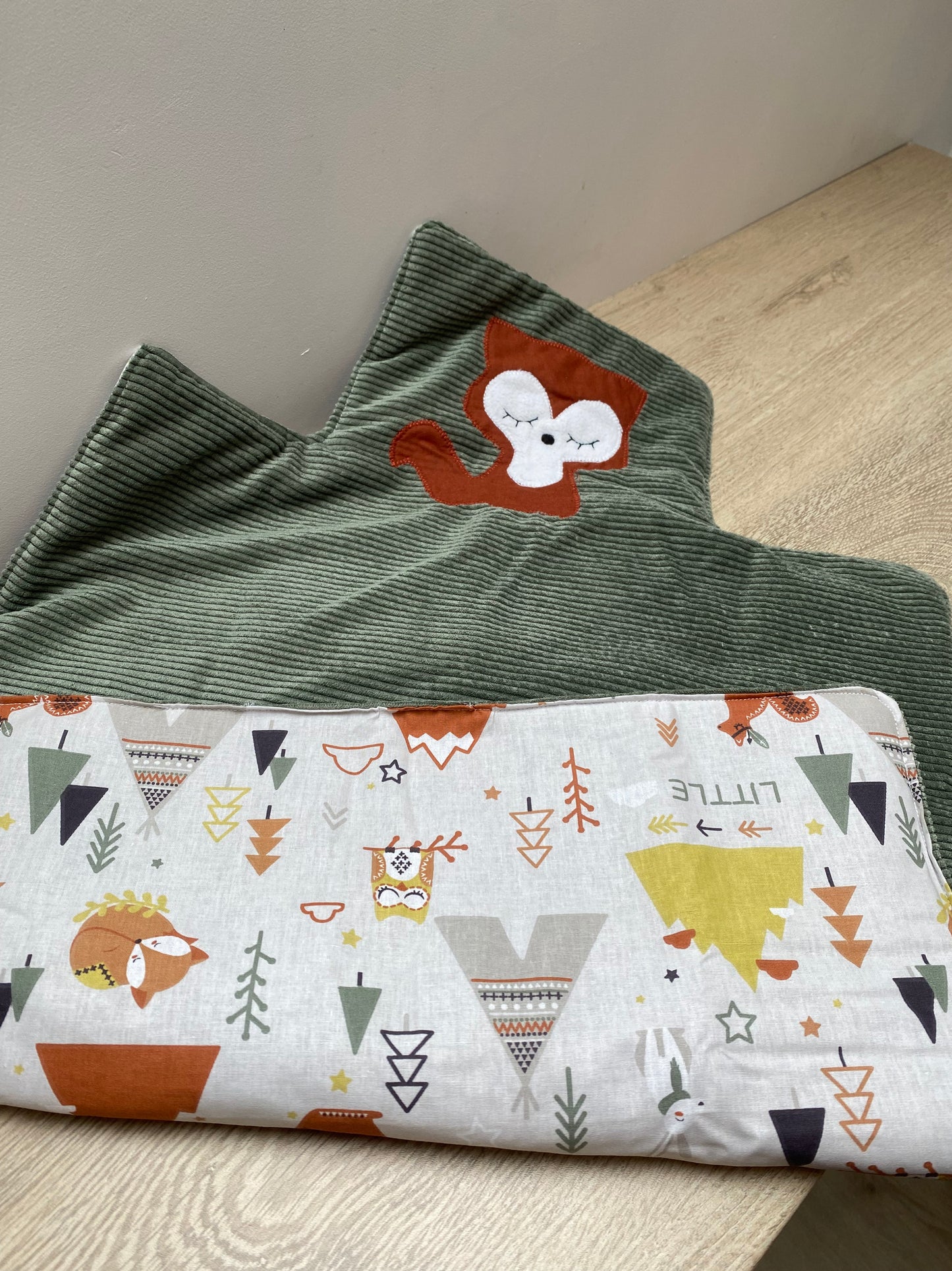 Tapis nomade - Naissance Renard Kaki/Multicolores - Fabrication artisanale vue dépliée