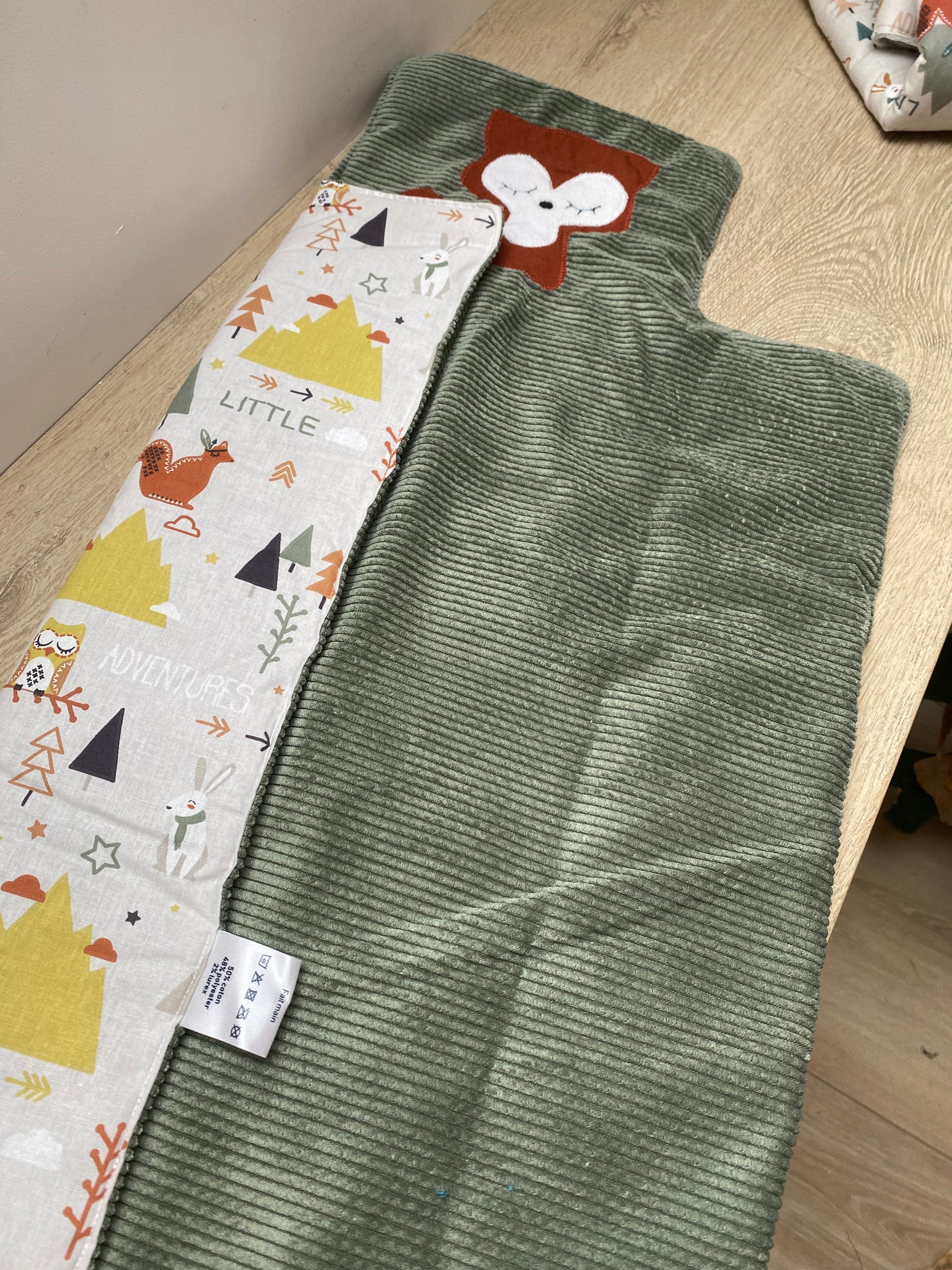 Tapis nomade - Naissance Renard Kaki/Multicolores - Fabrication artisanale vue dépliée2