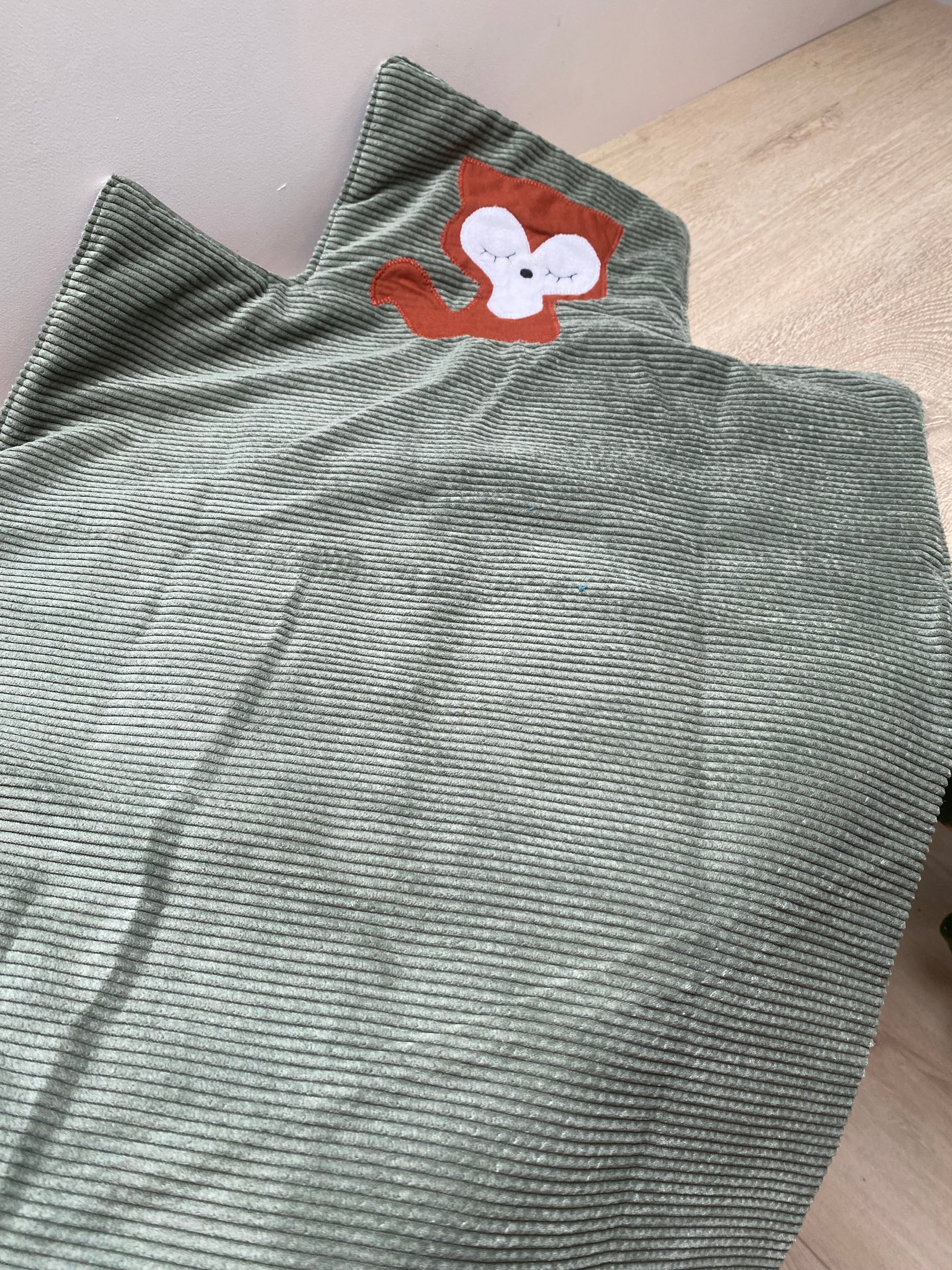 Tapis nomade - Naissance Renard Kaki/Multicolores - Fabrication artisanale vue dépliée3