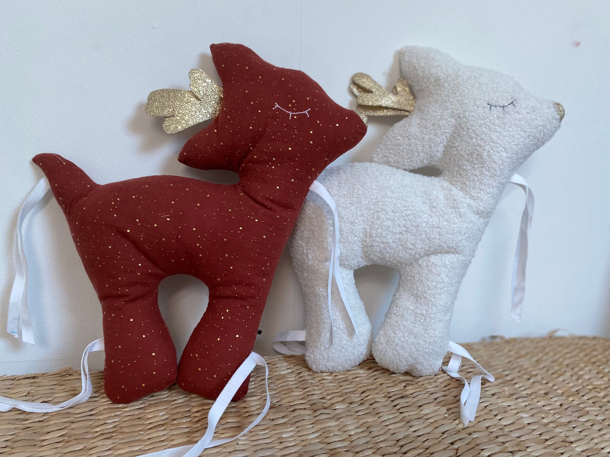 Tour de lit bébé modulable – 6 coussins - Motif cerf – crème/rose/bordeaux -  Fait main -vue cerf
