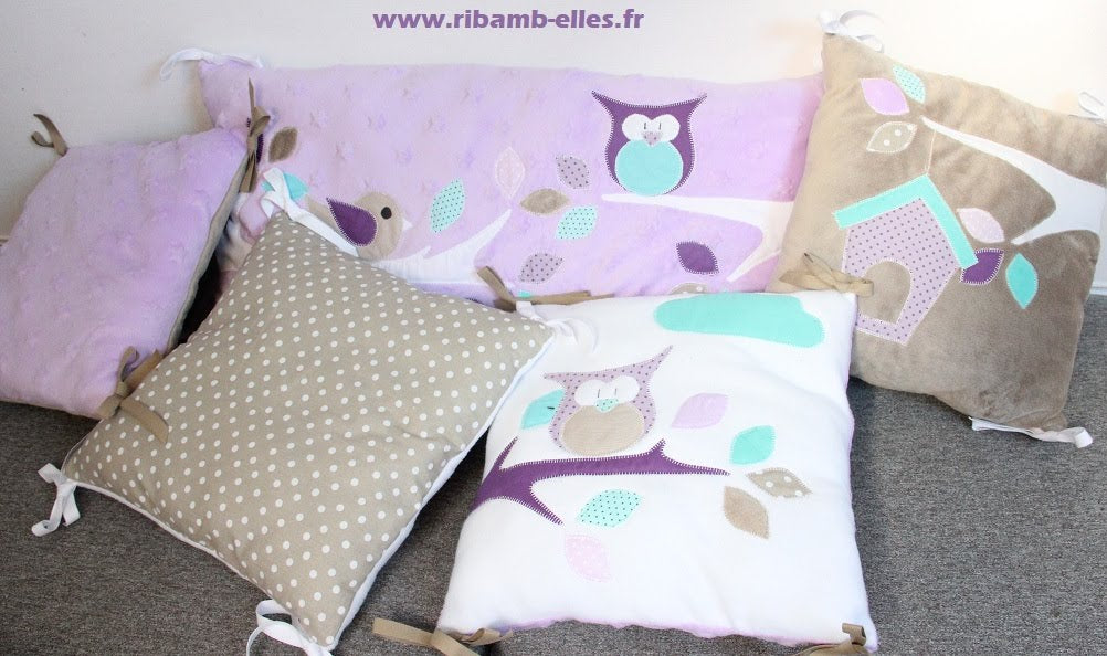 Tour de lit bébé modulable – 6 coussins à nouer – Motif chouette pastel – Fait main vue ensemble
