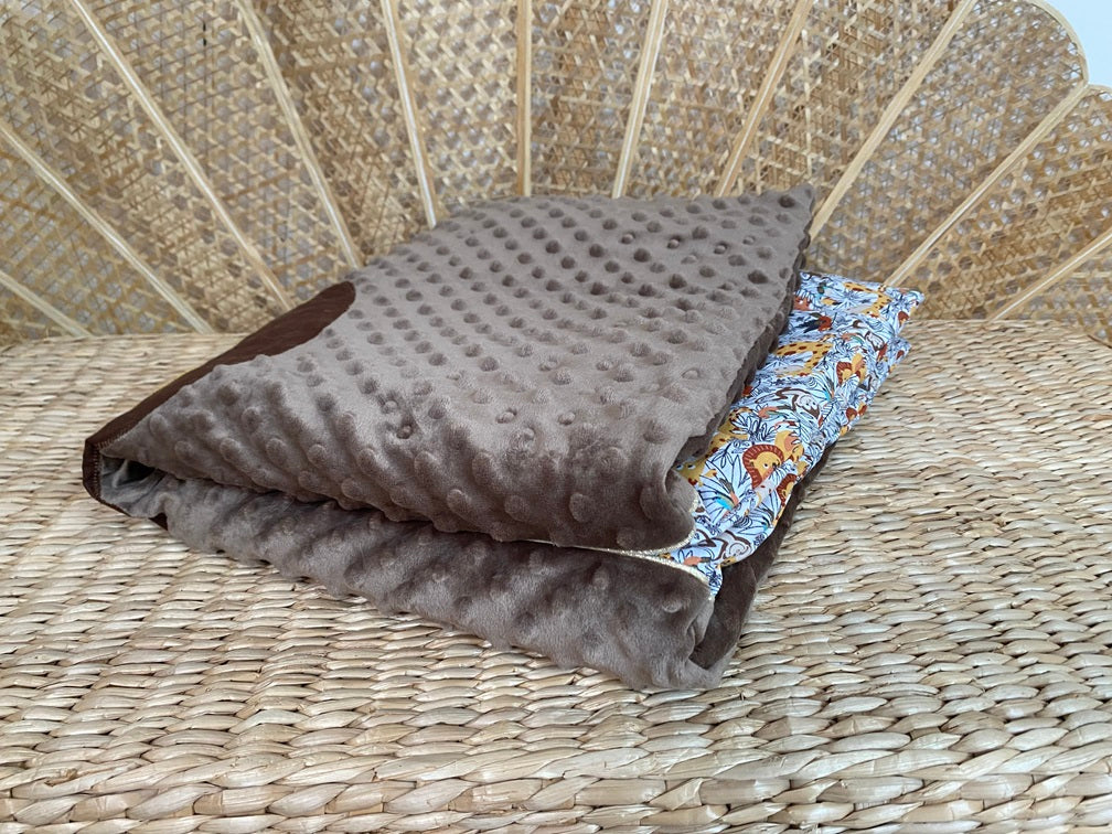 couverture bébé fait main thème lion tons marron et moutarde