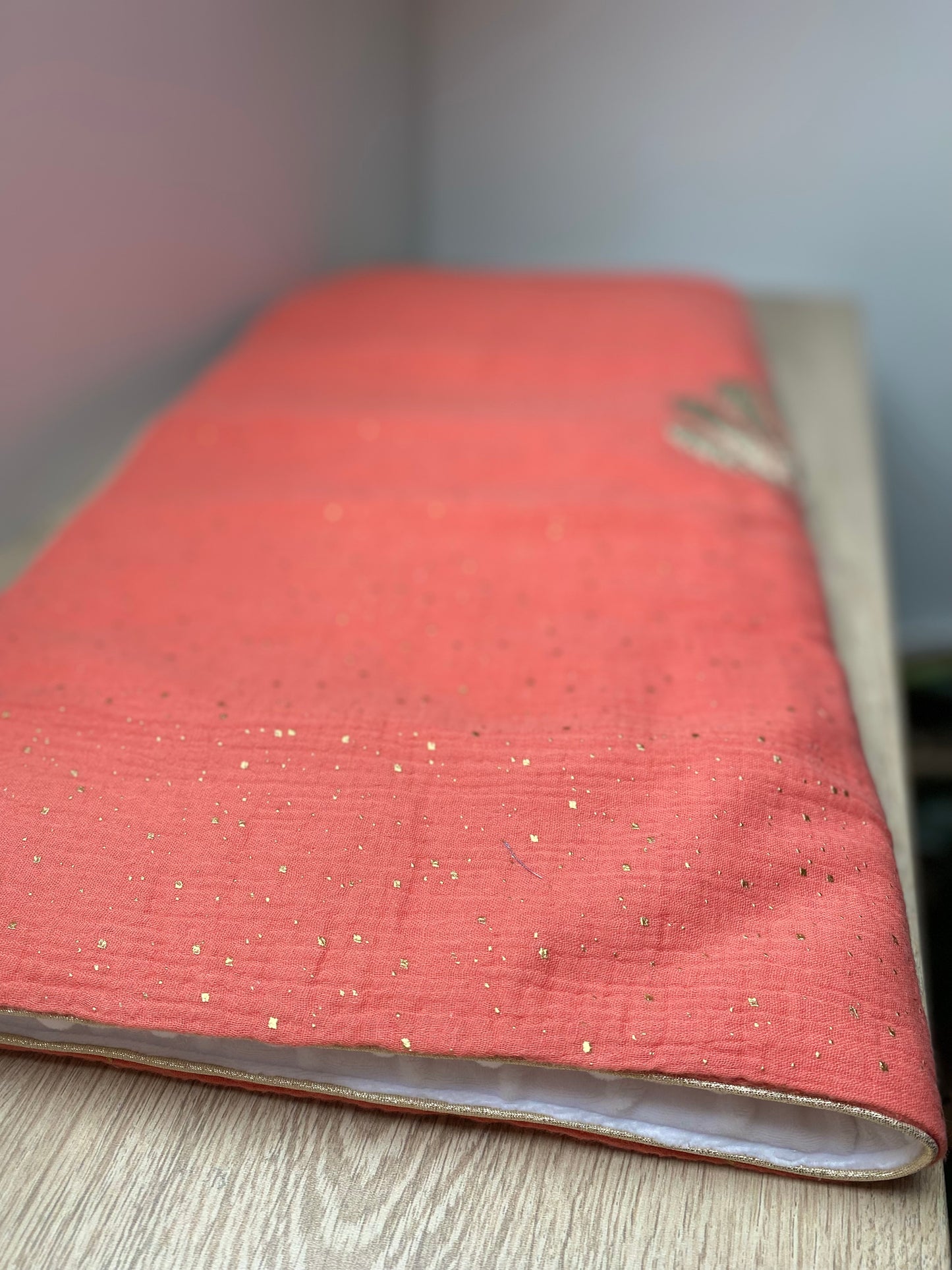 couverture bébé fait main coquillage pour poussette corail vue1