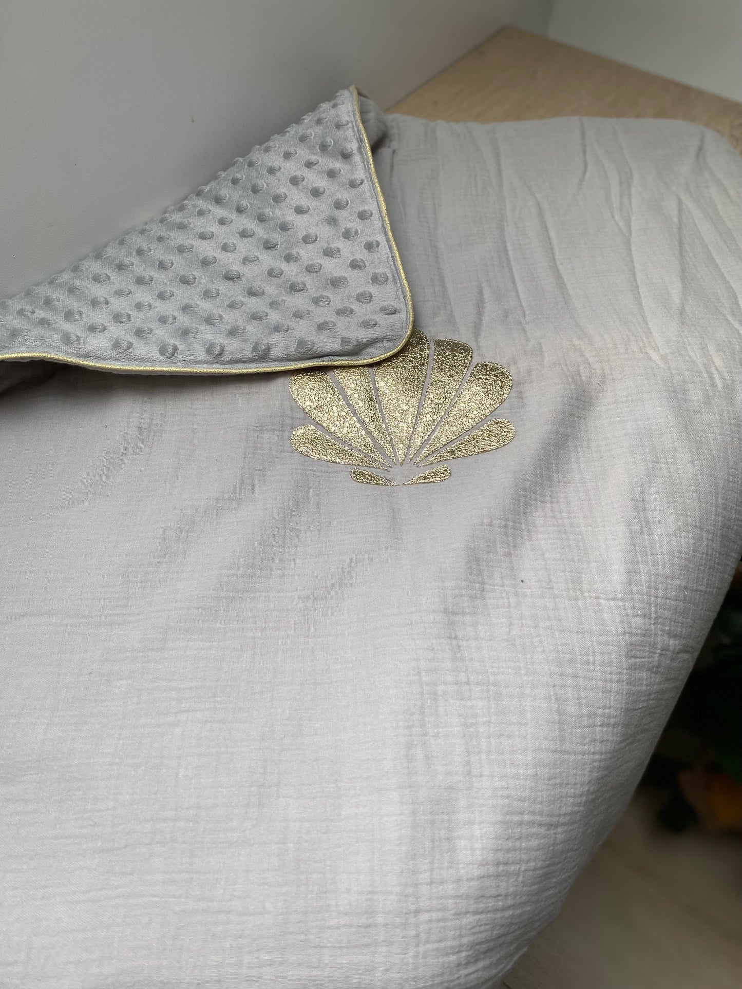 couverture bébé fait main coquillage pour poussette gris vue3