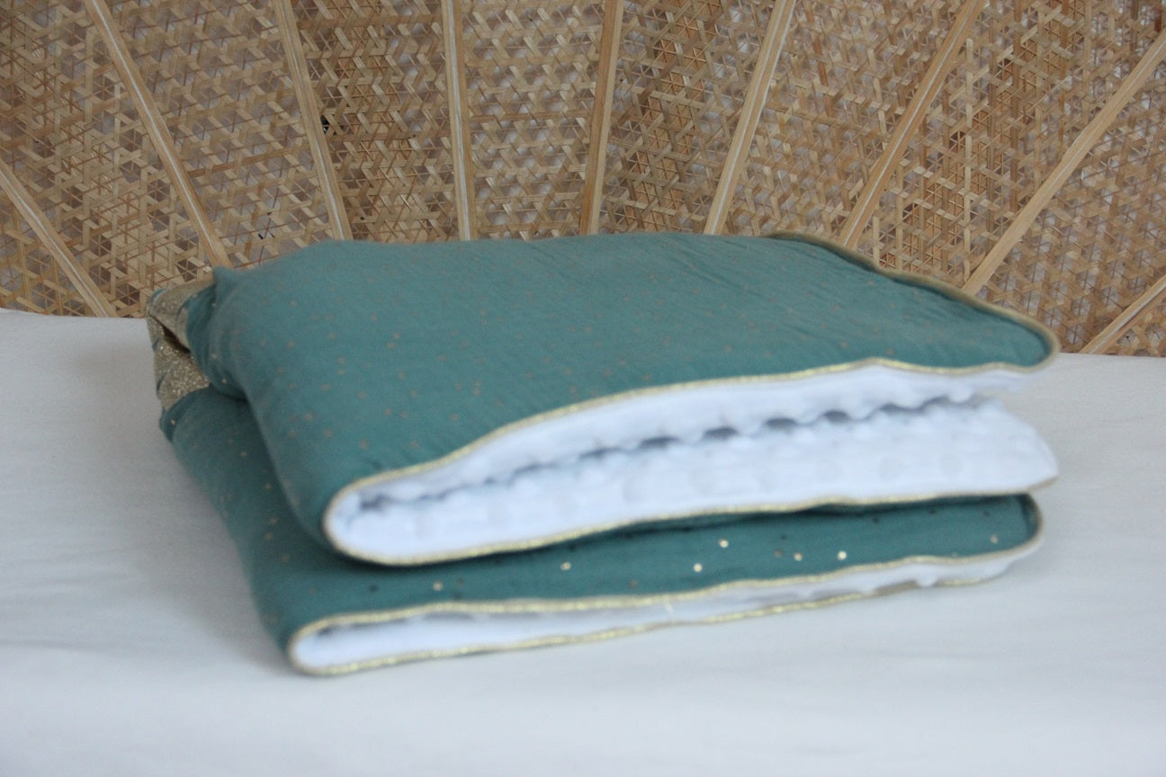 couverture bébé fait main coquillage  pour poussette vert et or