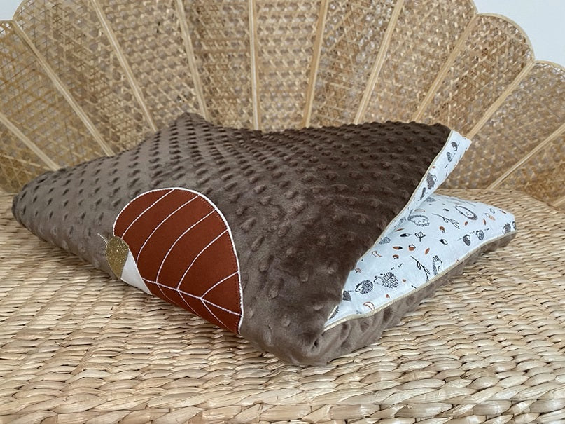 couverture bébé fait main feuille pour poussette marron et crème vue1