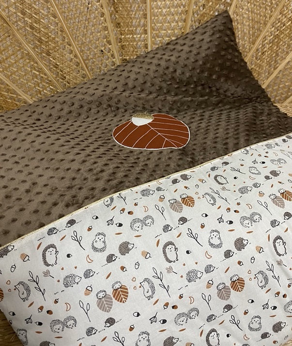 couverture bébé fait main feuille pour poussette marron et crème