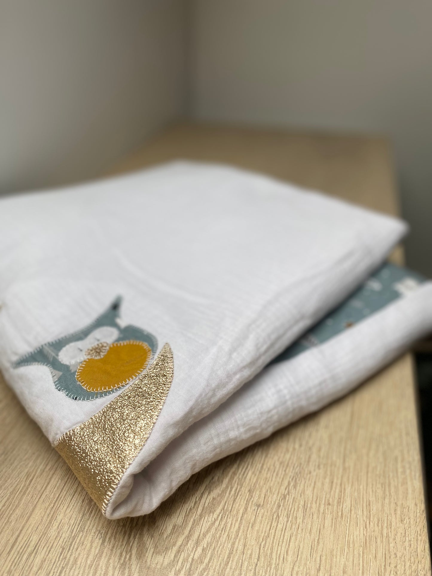 couverture bébé fait main hiboux lune pour poussette blanc et bleu