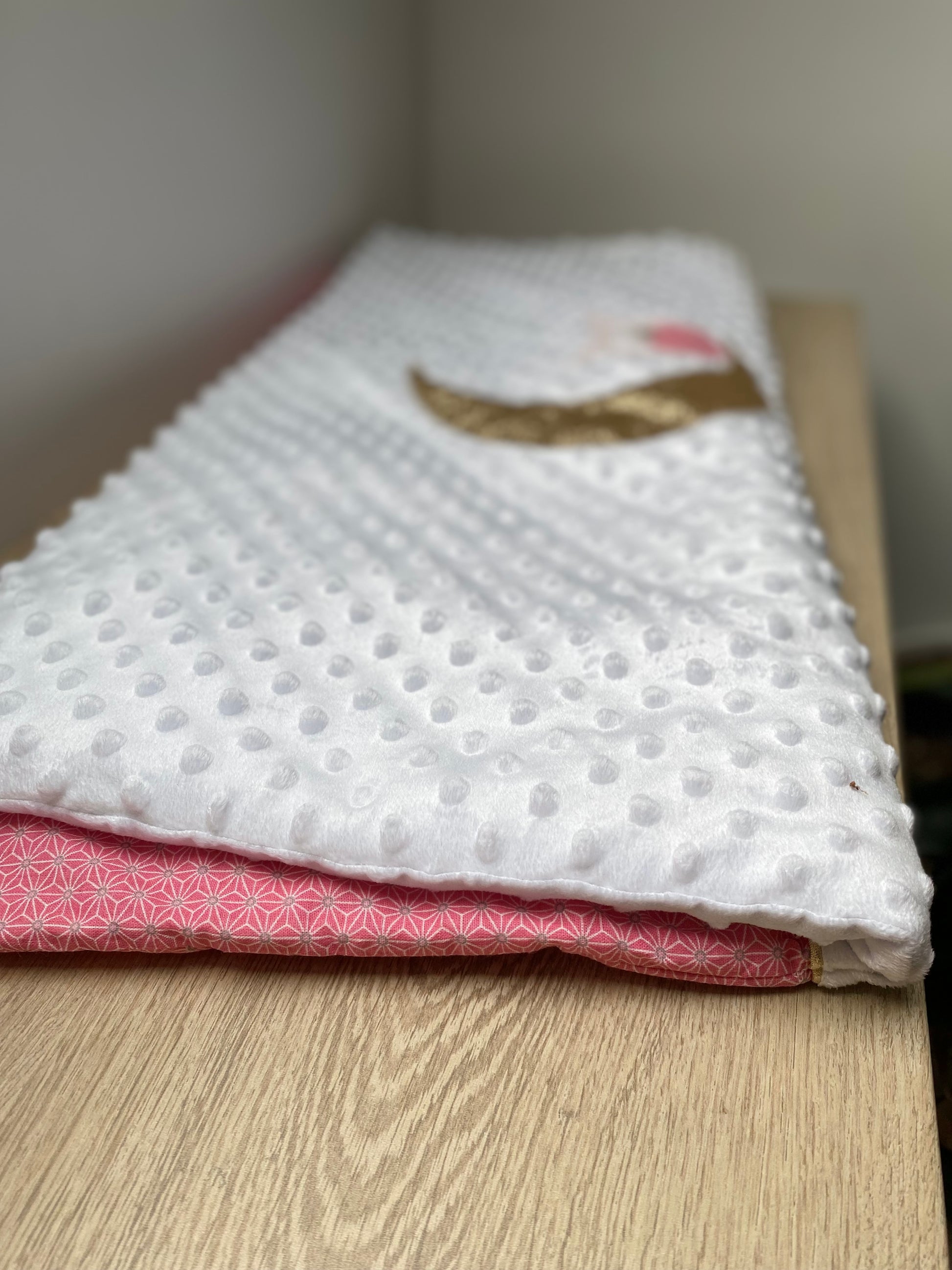 couverture bébé fait main hiboux lune pour poussette blanc et rose-vue2