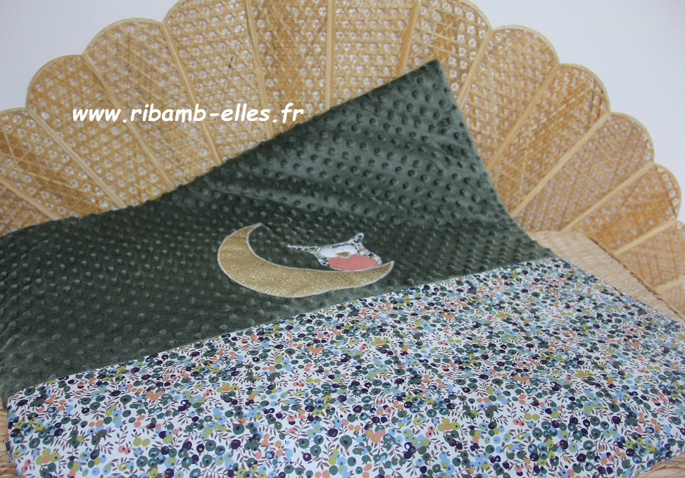 couverture bébé fait main hiboux sur lune pour poussette vert et liberty vue dépliée