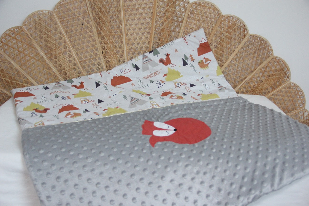couverture bébé fait main renard pour poussette marron et gris