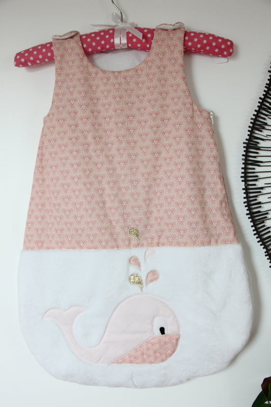 Gigoteuse 0-6M Mi saison - fait main – motif baleine - rose/blanc | Fabrication française