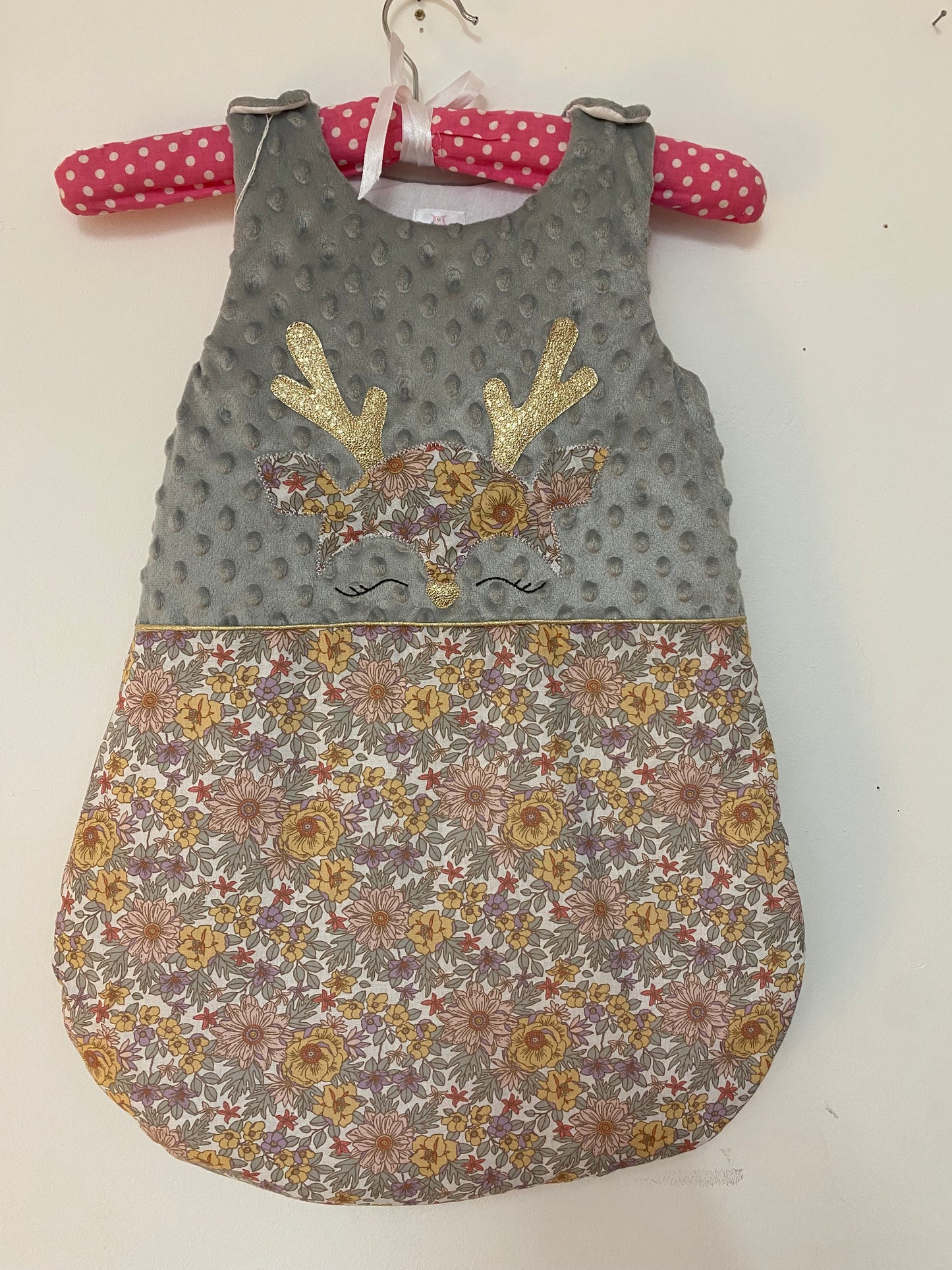gigoteuse 0-6M bébé fait main thème petit cerf tons gris et parme vue 3