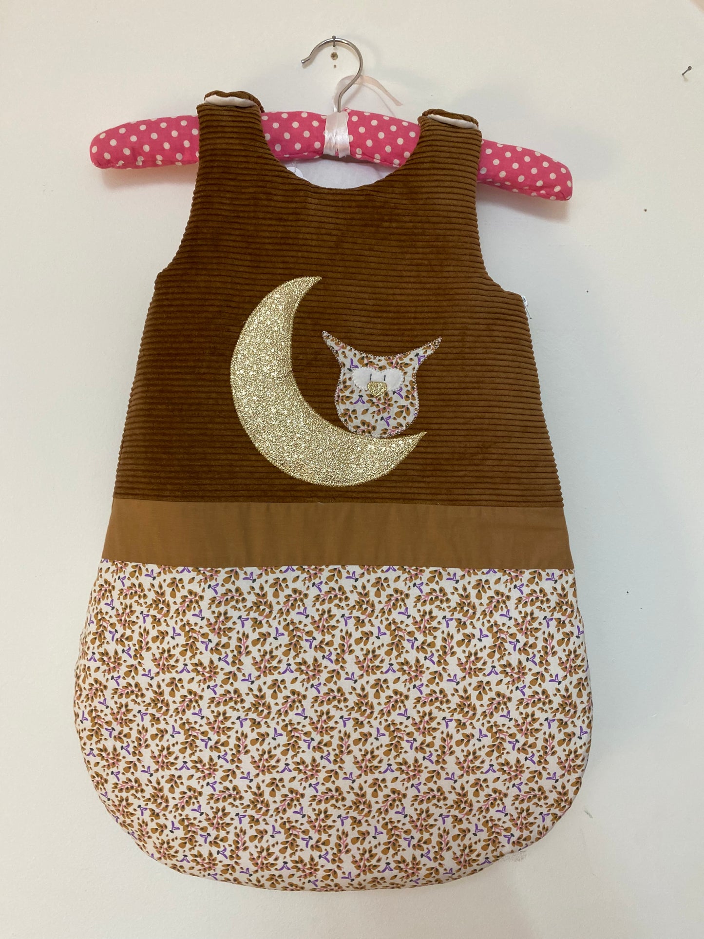 gigoteuse 0-6M hiver bébé fait main thème hiboux tons marron et liberty parme vue4