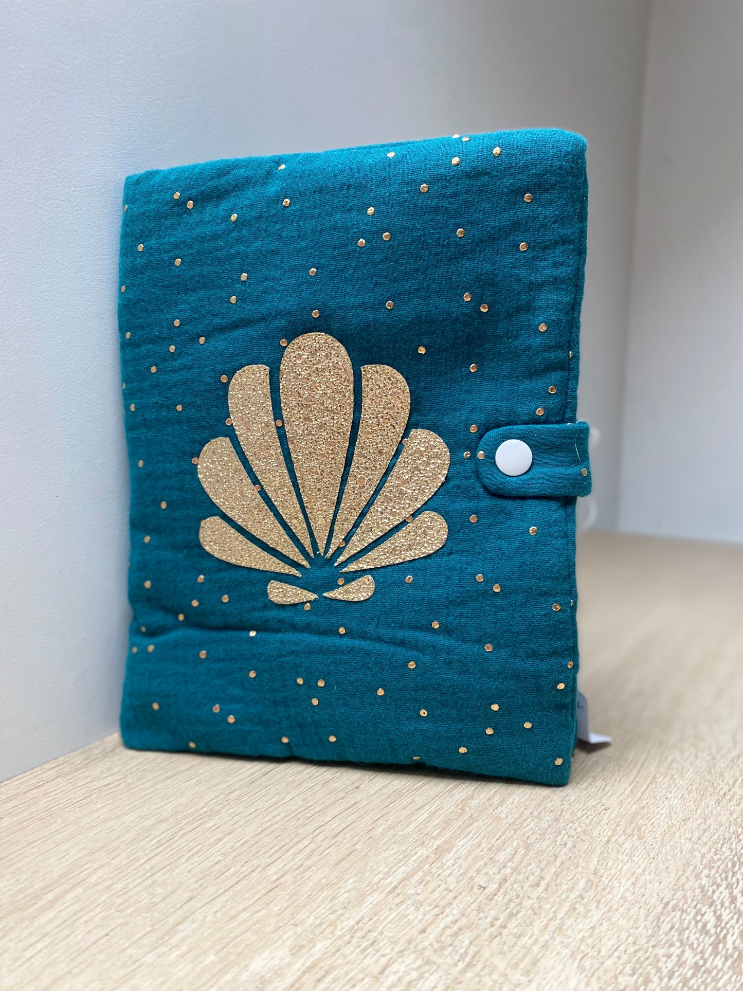 protège carnet de santé bébé fait main thème coquillage tons vert sapin