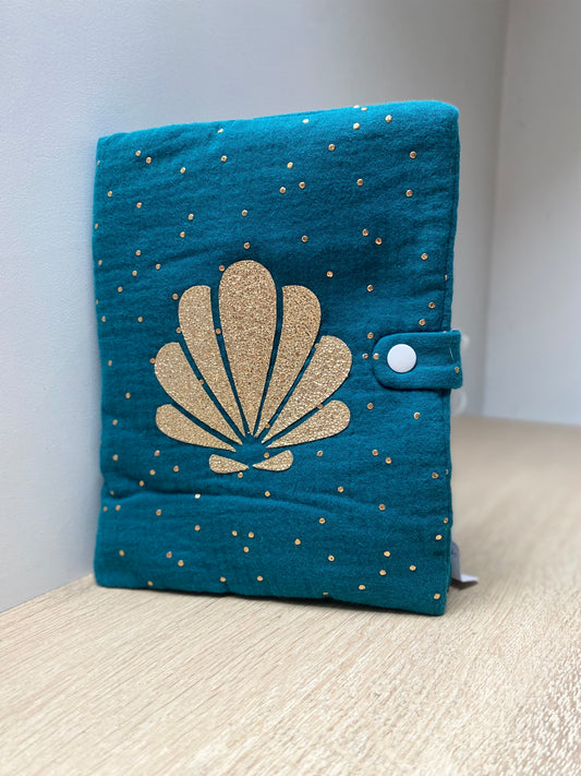 protège carnet de santé bébé fait main thème coquillage tons vert sapin
