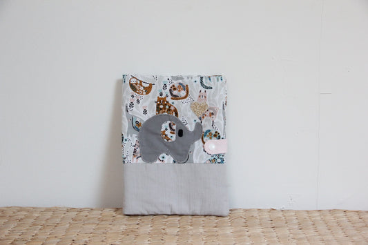 protège carnet de santé bébé fait main thème éléphant tons gris rose