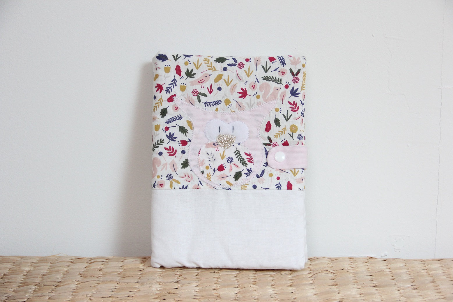 protège carnet de santé bébé fait main thème hiboux tons rose et blanc