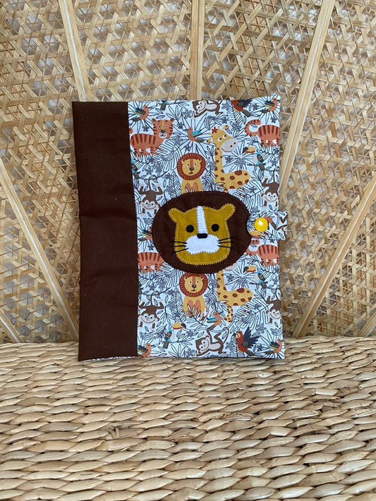 protège carnet de santé bébé fait main thème jungle tons marron moutarde