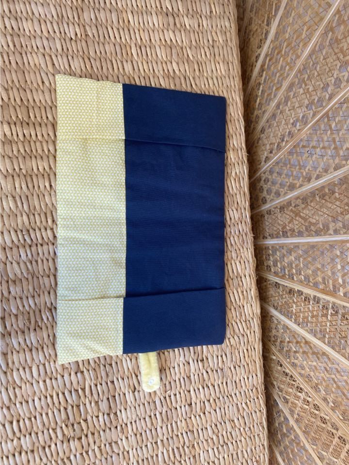 protège carnet de santé bébé fait main thème mer tons bleu jaune vue intérieure