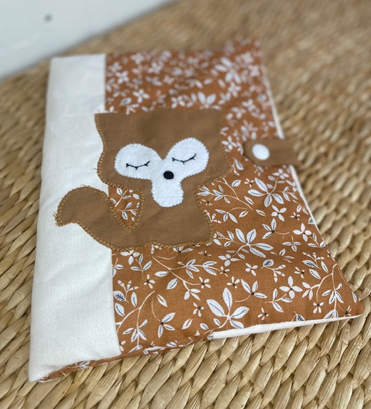 protège carnet de santé bébé fait main thème cerf tons noisette et blanc
