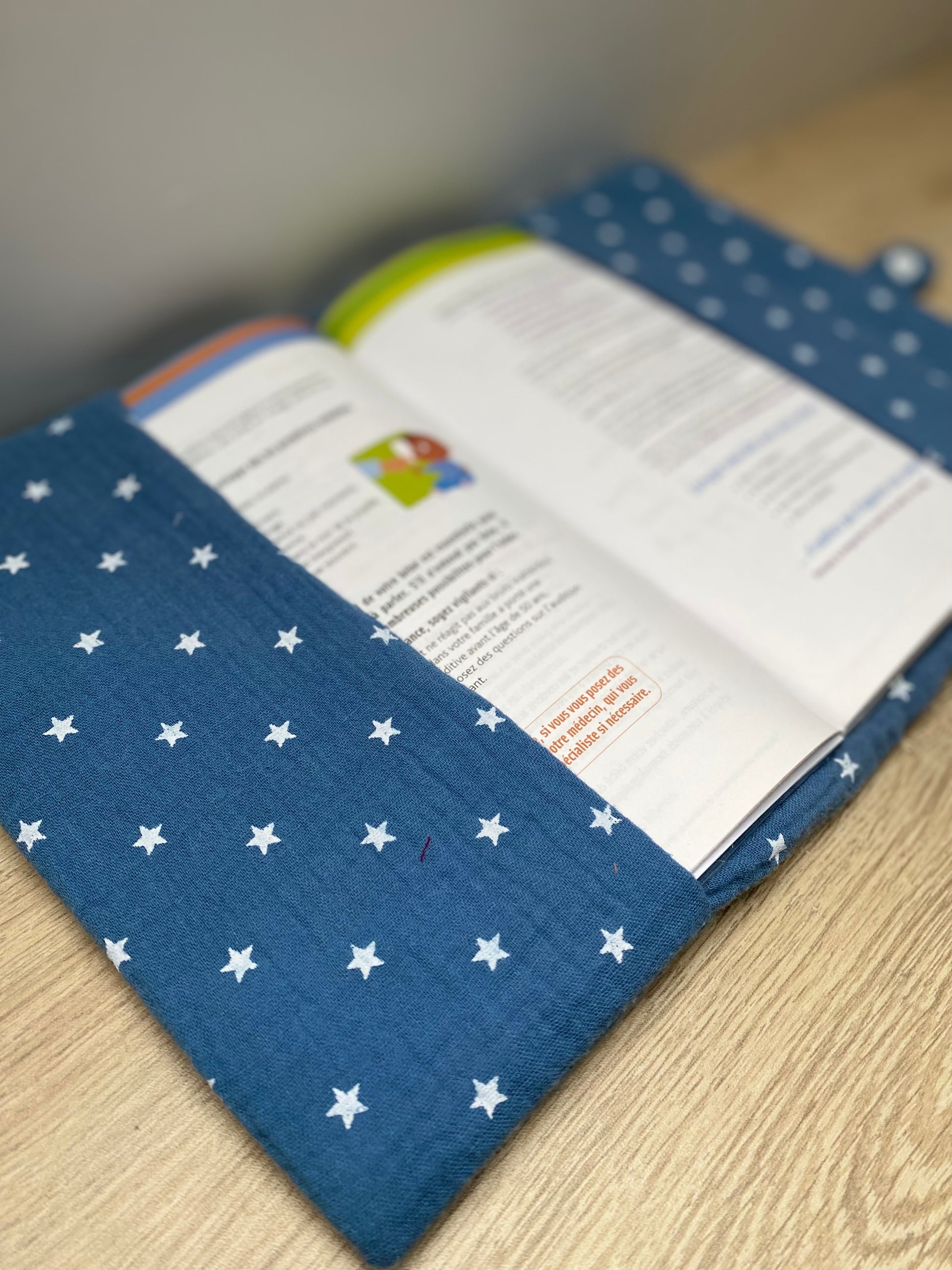intérieur protège carnet de santé bébé fait main thème coquillage tons bleu denim