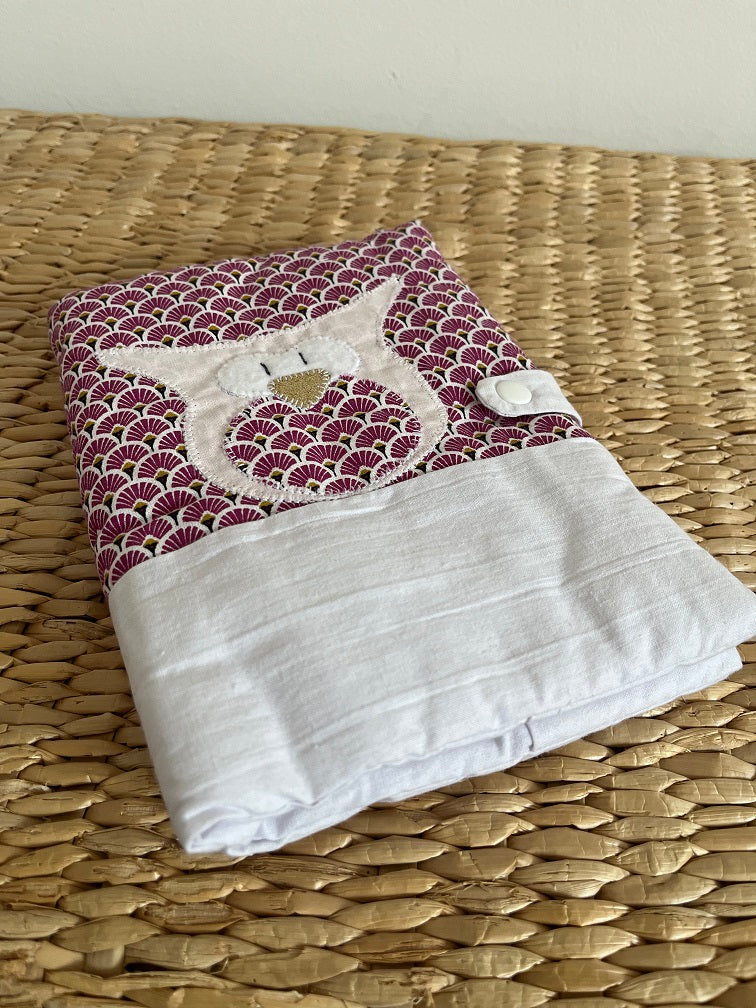 protège carnet de santé bébé fait main thème hiboux tons rose blanc vue face